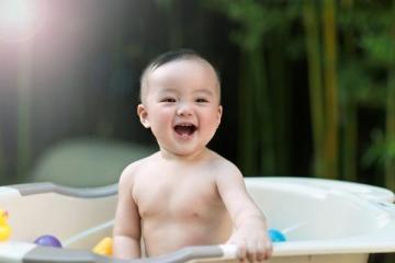 宝宝冬天需要多久洗一次澡 冬天如何给宝宝洗澡